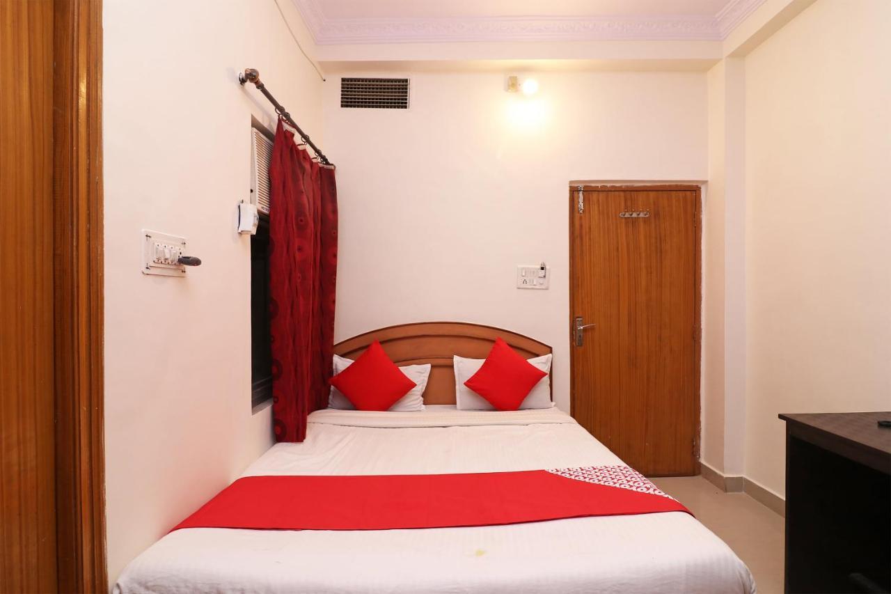 Oyo 1021 Hotel Gayatri Residency Tirath Εξωτερικό φωτογραφία